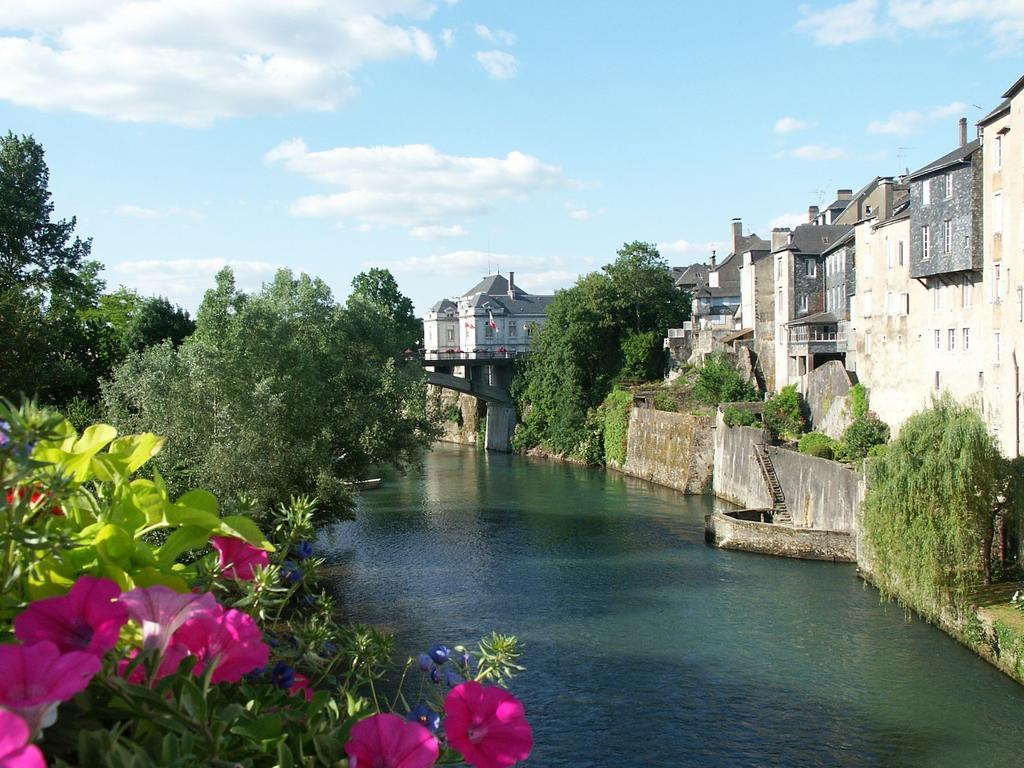 Couett'Hotel Oloron Sainte Marie Bagian luar foto