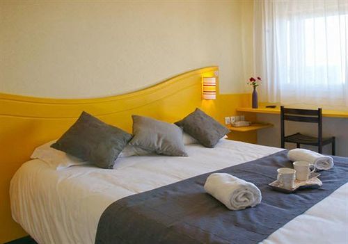 Couett'Hotel Oloron Sainte Marie Bagian luar foto